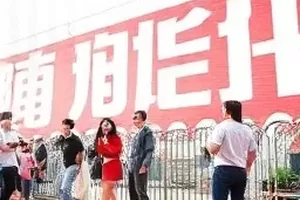机场合影误会原片角度还原